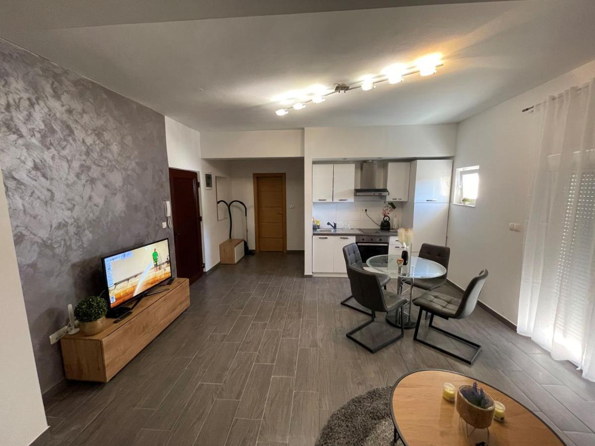 Maris Apartment Gospic Exterior photo