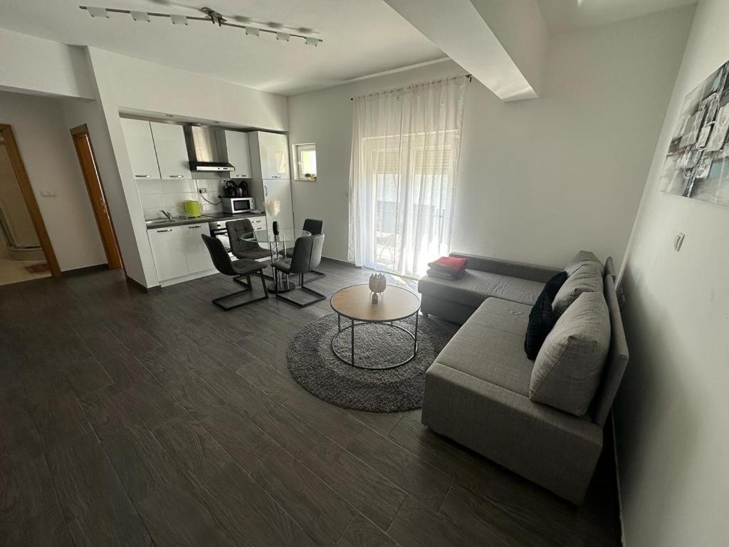 Maris Apartment Gospic Exterior photo